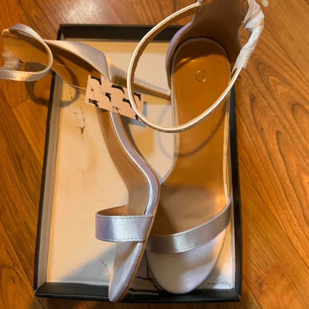 Qonetic women’s stiletto high heels white open toe sandal 9.5